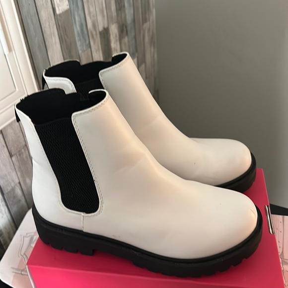 SHEIN Shoes - White boots